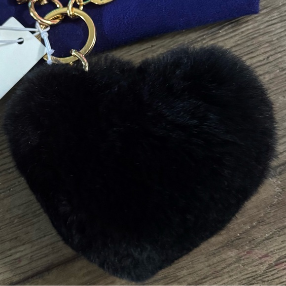 Tory Burch FUR HEART KEYCHAIN - Picture 5 of 6